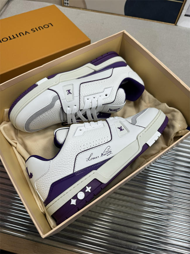 Lv Trainer Sneaker 19