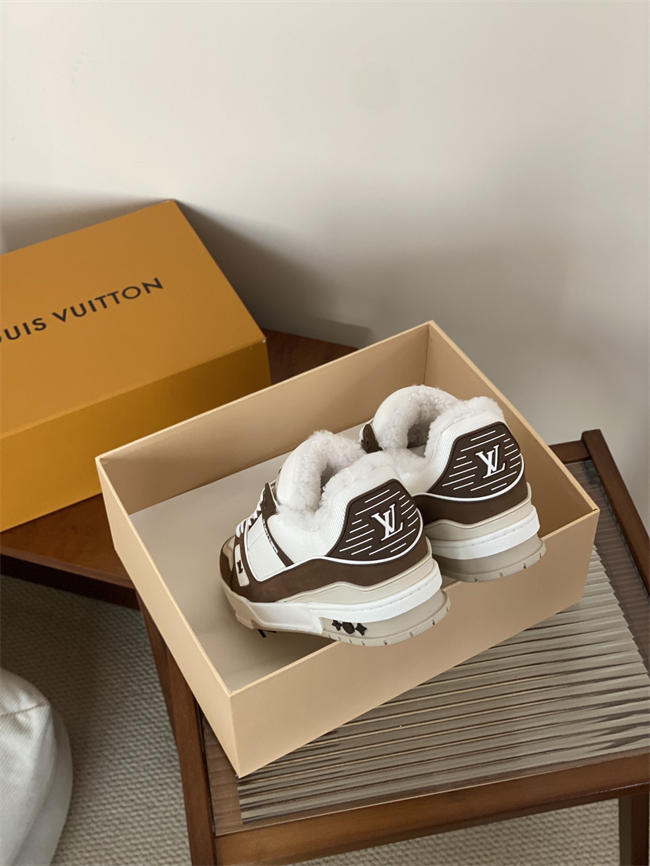 Lv Trainer Sneaker 39