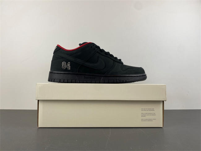S*p*e x nike sb dunk low “black/red”